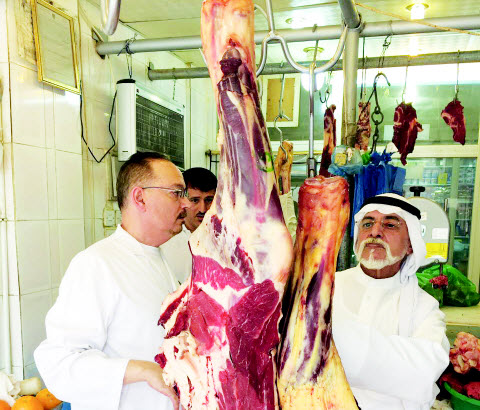 بلدية «الأحمدي» تتلف 223 كيلو غرام من اللحوم الفاسدة